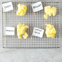 Breakfast - How to keep scrambled eggs warm without turning green recipes